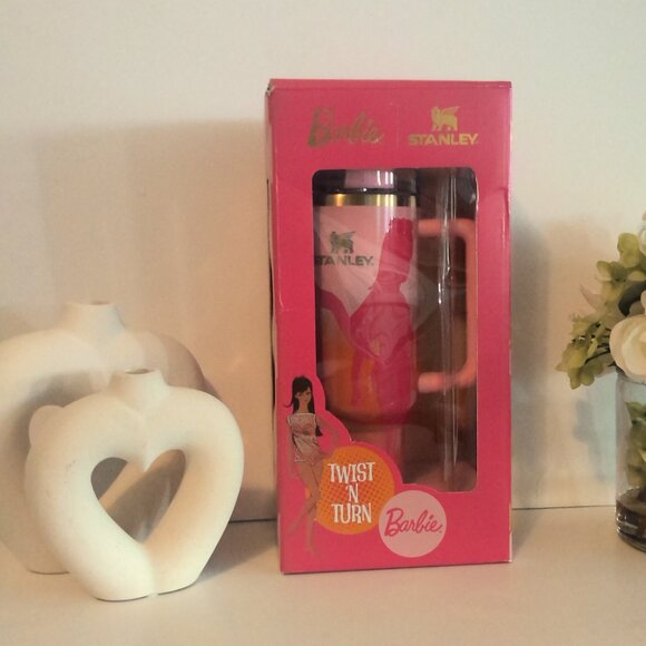 Stanley x Barbie twist and turn (box damage) - Picture 2 of 7